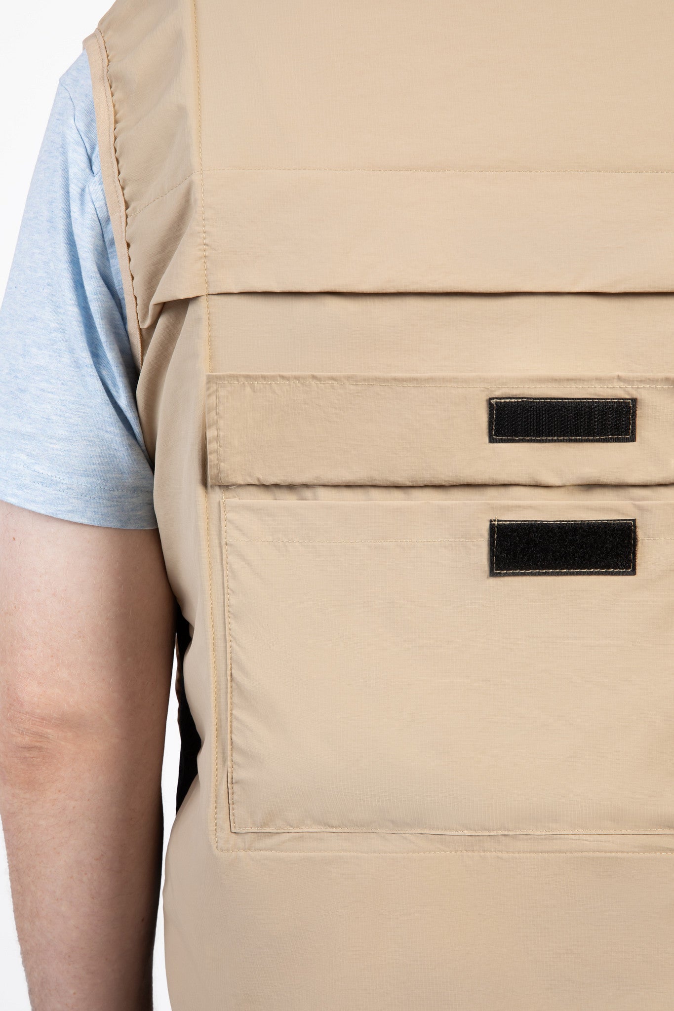 GOBI Canyon men's cooling vest studio photo (SOONA 2026)